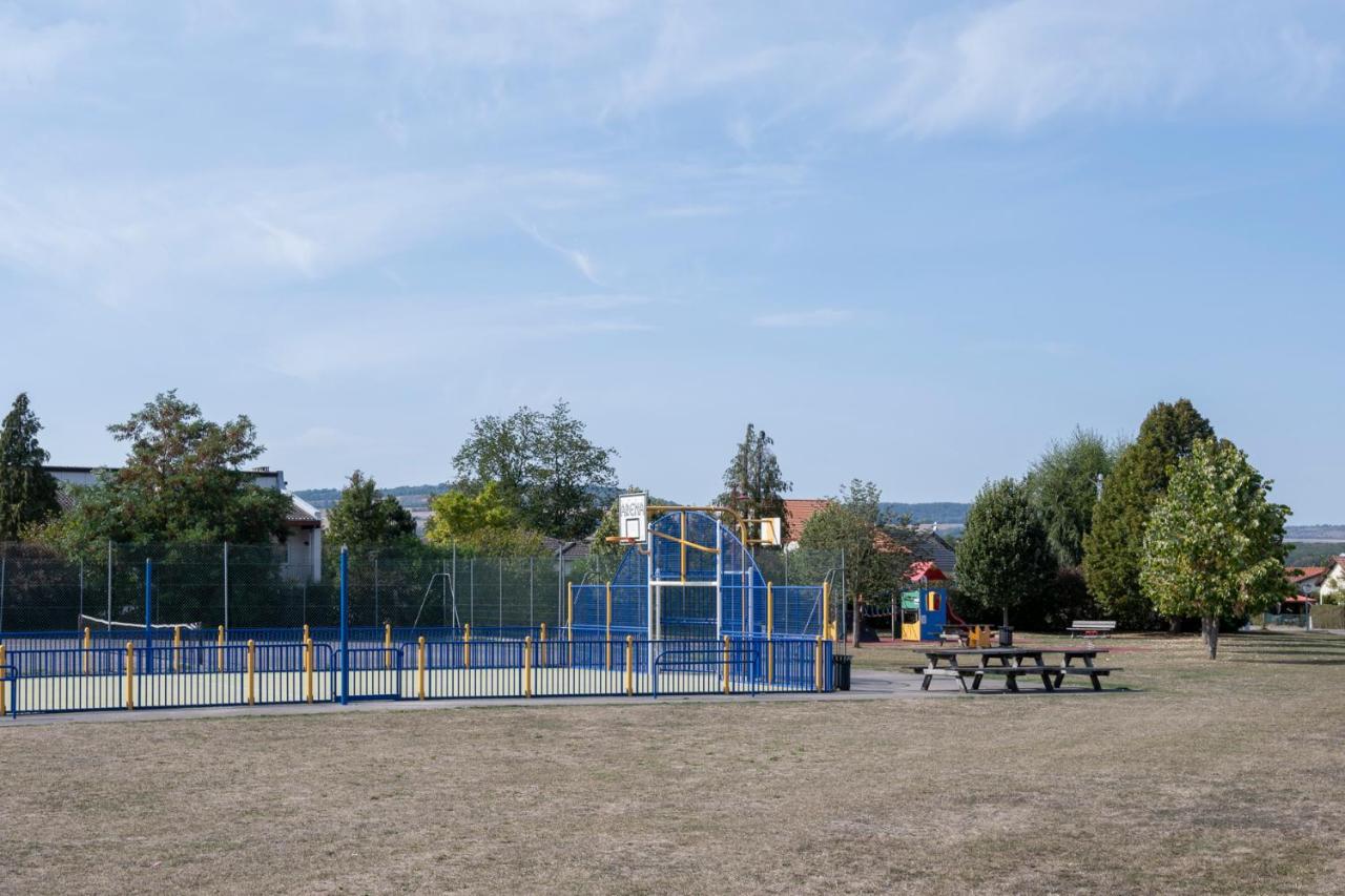 Une Halte Quelque Part Cheminot Екстер'єр фото